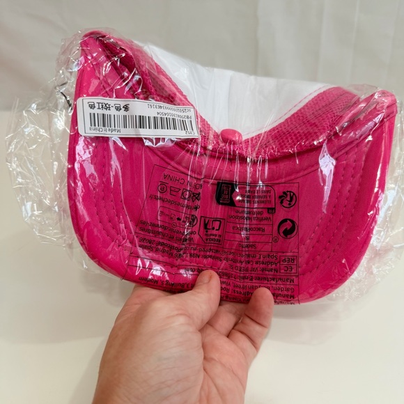 Funny Novelty ‘Spitters Are Quitters’ Neon Pink Trucker Hat - Picture 3 of 3